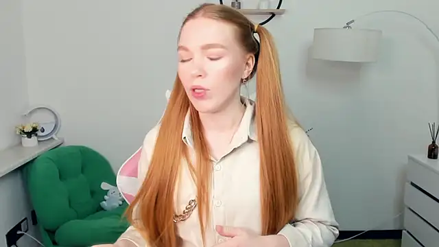 LavetaShiroma online show from December 2, 7:37 pm