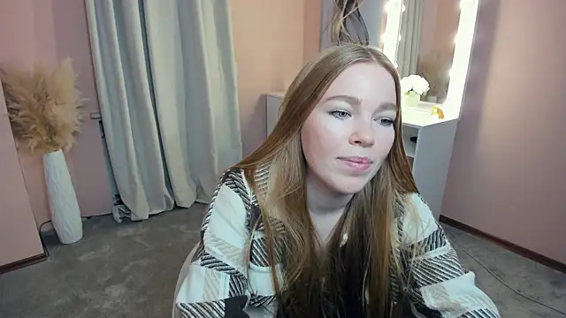 LavetaShiroma online show from November 18, 4:10 pm