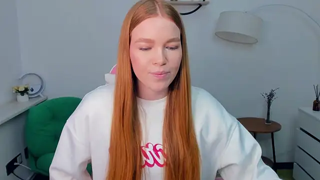 LavetaShiroma online show from December 4, 8:41 pm