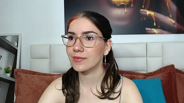 AriLumi online show from November 24, 7:25 pm