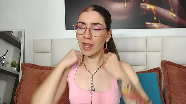 AriLumi online show from November 25, 7:47 pm