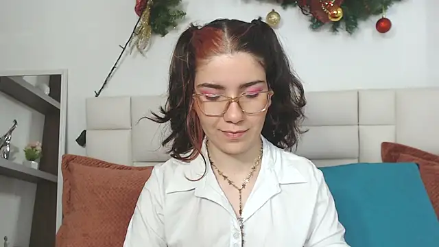 AriLumi online show from November 27, 7:47 pm