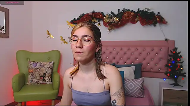 AriLumi online show from December 16, 7:40 pm