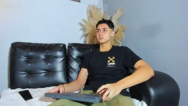 ZeusBrant online show from April 7, 1:13 pm