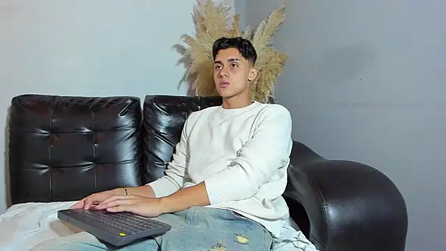 ZeusBrant online show from April 11, 1:04 pm