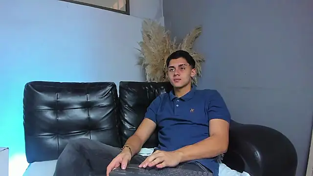 ZeusBrant online show from March 13, 1:27 pm