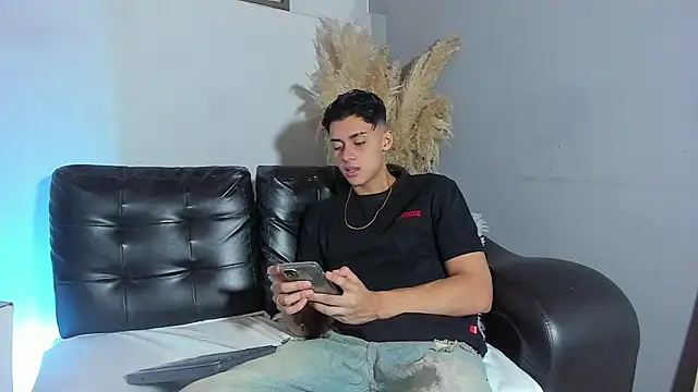 ZeusBrant online show from March 14, 2:01 pm