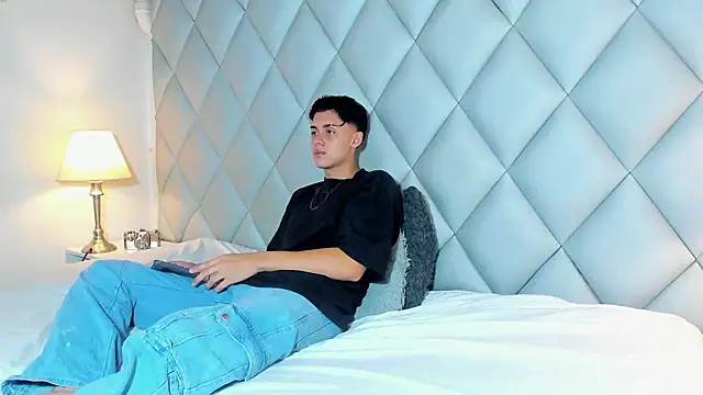 ZeusBrant online show from March 7, 2:00 pm