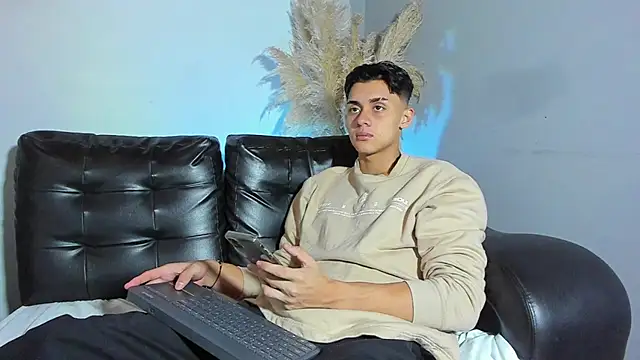 ZeusBrant online show from April 15, 1:15 pm