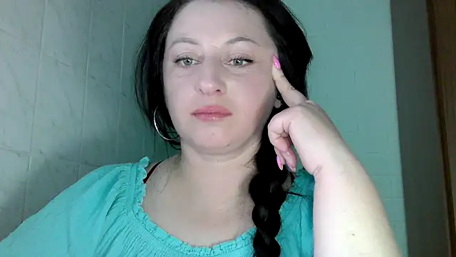 Snapshot of MelinaAx chatting on April 22, 6:47 pm MelinaAx online show from April 22, 6:47 pm