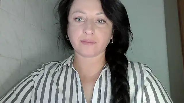 Snapshot of MelinaAx chatting on June 11, 7:16 am MelinaAx online show from June 11, 7:16 am