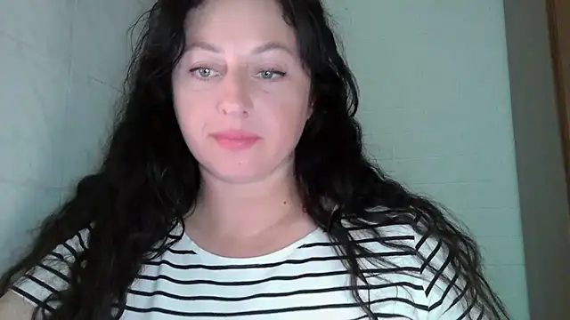 Snapshot of MelinaAx chatting on June 26, 8:42 am MelinaAx online show from June 26, 8:42 am