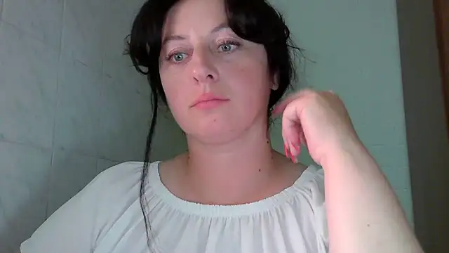 Snapshot of MelinaAx chatting on July 5, 6:48 pm MelinaAx online show from July 5, 6:48 pm
