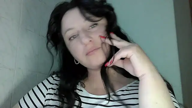 Snapshot of MelinaAx chatting on June 2, 7:47 pm MelinaAx online show from June 2, 7:47 pm