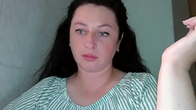 Snapshot of MelinaAx chatting on July 14, 7:31 pm MelinaAx online show from July 14, 7:31 pm