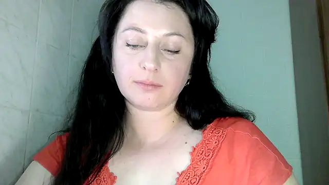 Snapshot of MelinaAx chatting on May 10, 7:38 pm MelinaAx online show from May 10, 7:38 pm