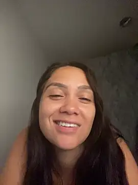 Snapshot of carolsapequinha chatting on March 1, 10:15 am carolsapequinha online show from March 1, 10:15 am