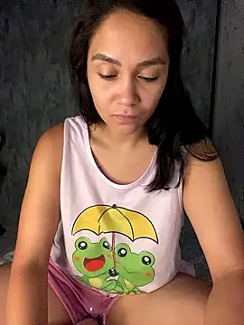 Snapshot of carolsapequinha chatting on January 6, 9:35 am carolsapequinha online show from January 6, 9:35 am