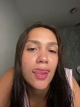 Snapshot of carolsapequinha chatting on February 25, 11:21 am carolsapequinha online show from February 25, 11:21 am