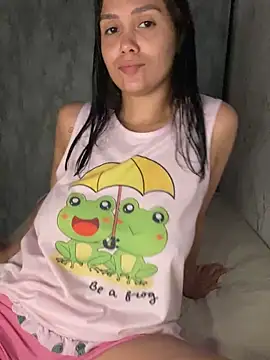 Snapshot of carolsapequinha chatting on December 21, 11:49 pm carolsapequinha online show from December 21, 11:49 pm