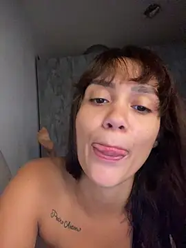 carolsapequinha online show from May 9, 9:18 pm