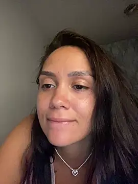 Snapshot of carolsapequinha chatting on February 12, 1:05 am carolsapequinha online show from February 12, 1:05 am