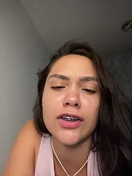 Snapshot of carolsapequinha chatting on February 8, 12:30 am carolsapequinha online show from February 8, 12:30 am