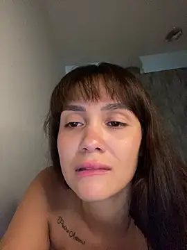 carolsapequinha online show from April 16, 9:39 pm