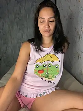 Snapshot of carolsapequinha chatting on November 26, 12:27 pm carolsapequinha online show from November 26, 12:27 pm