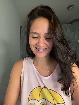 Snapshot of carolsapequinha chatting on February 2, 11:48 pm carolsapequinha online show from February 2, 11:48 pm