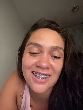 Snapshot of carolsapequinha chatting on February 6, 11:17 am carolsapequinha online show from February 6, 11:17 am