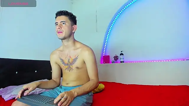 kaiborman00 online show from November 19, 6:52 pm