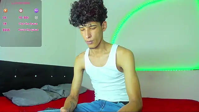 kaiborman00 online show from April 7, 2:57 am