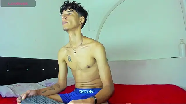 kaiborman00 online show from March 22, 3:10 am