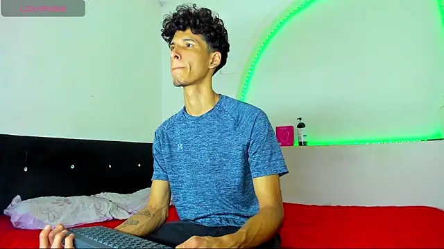 kaiborman00 online show from March 2, 4:02 am