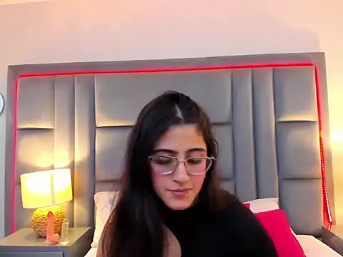 Snapshot of LuisaFranco chatting on November 29, 3:50 am LuisaFranco online show from November 29, 3:50 am