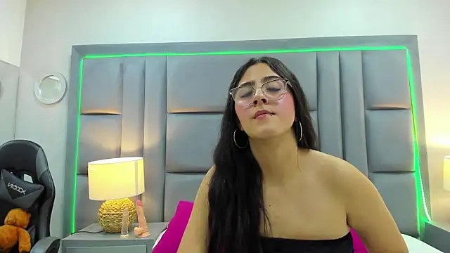 Snapshot of LuisaFranco chatting on November 26, 3:39 am LuisaFranco online show from November 26, 3:39 am