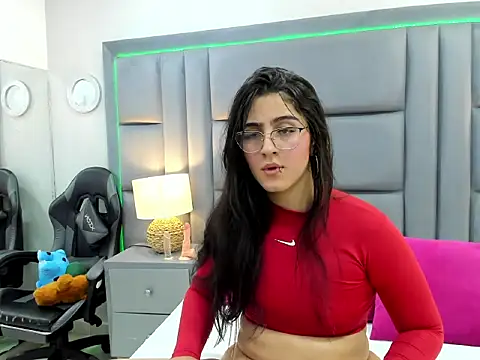 Snapshot of LuisaFranco chatting on November 30, 4:13 am LuisaFranco online show from November 30, 4:13 am