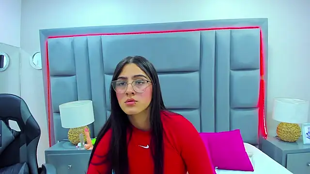 Snapshot of LuisaFranco chatting on November 25, 3:40 am LuisaFranco online show from November 25, 3:40 am