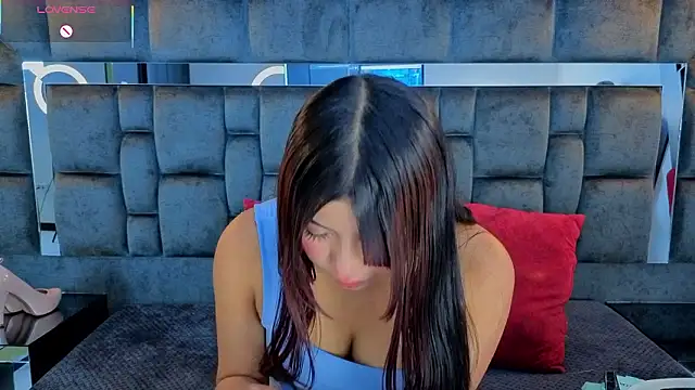 IssaJones  online show from February 17, 7:55 pm