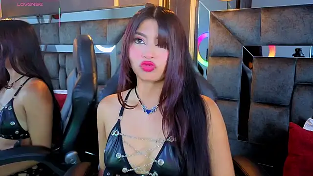 IssaJones  online show from February 28, 8:52 pm