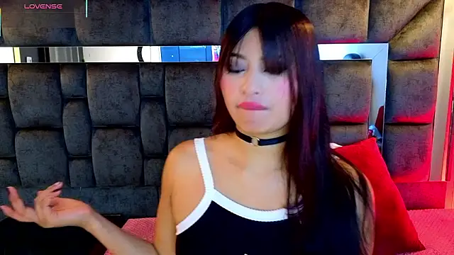 IssaJones  online show from March 24, 8:09 pm