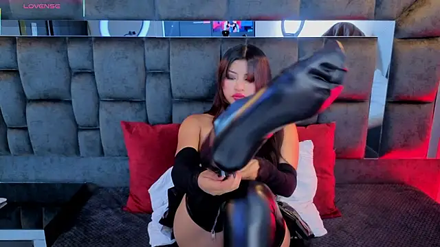 IssaJones  online show from March 9, 7:17 pm