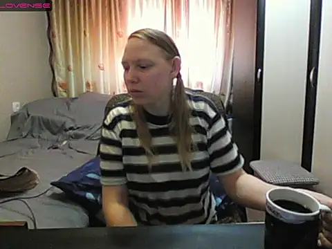 JenniDeep online show from April 16, 8:15 am