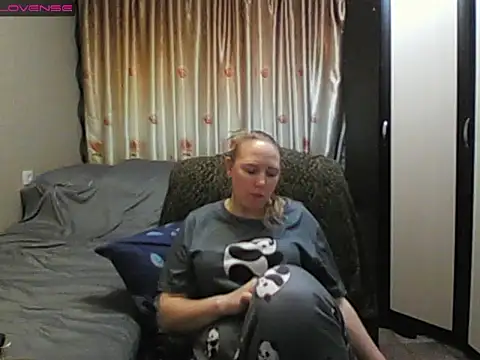 JenniDeep online show from April 21, 3:29 pm