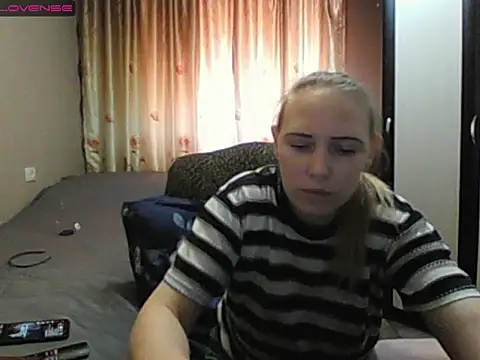 JenniDeep online show from April 12, 11:35 am