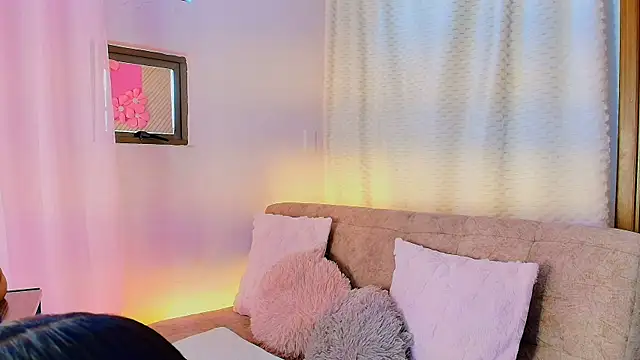 lizzy kane online show from March 29, 8:10 pm