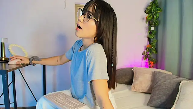 lizzy kane online show from November 29, 8:09 pm