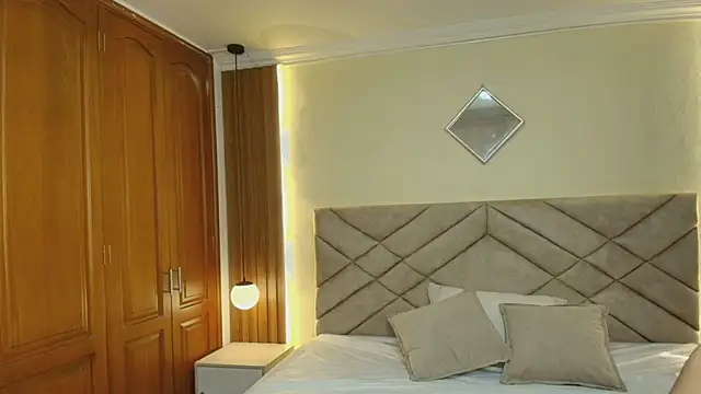 Laracooper  online show from February 5, 8:04 pm