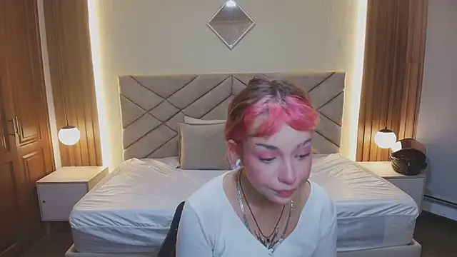 Laracooper  online show from February 21, 7:38 pm